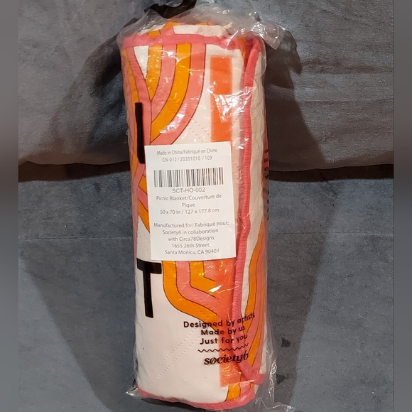 NWT SOCIETY6 PICNIC BEACH RETRO BLANKET CUSTOM WATERPROOF SANDPROOF CARRY HANDLE - Picture 6 of 11
